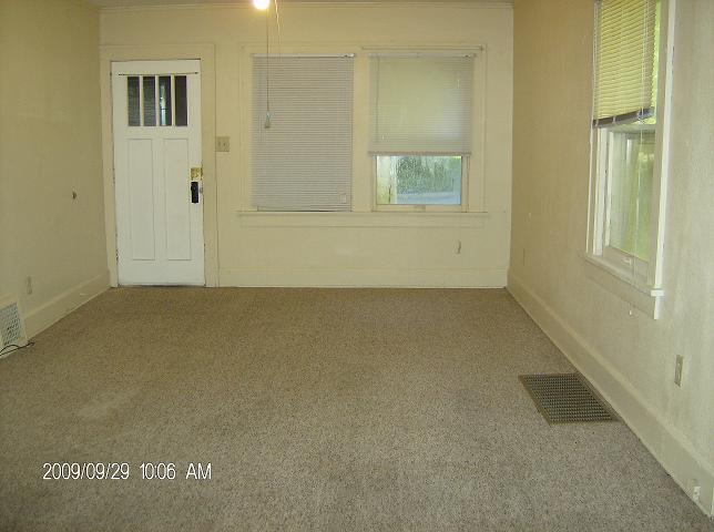 livingroomlin.jpg